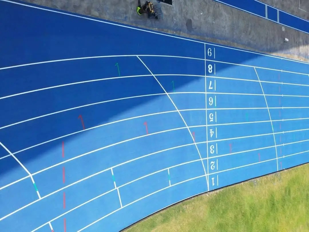 TheCameroonianZ's tweet photo. La nouvelle piste d'athlétisme du stade de la Réunification de Bepanda. 

#Cameroon🇨🇲 https://t.co/DNGX9cYDIp