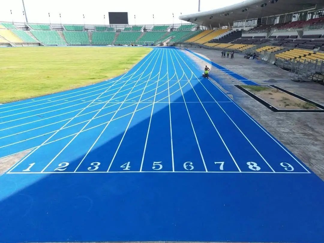 TheCameroonianZ's tweet photo. La nouvelle piste d'athlétisme du stade de la Réunification de Bepanda. 

#Cameroon🇨🇲 https://t.co/DNGX9cYDIp