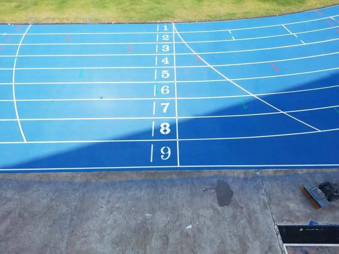 TheCameroonianZ's tweet photo. La nouvelle piste d'athlétisme du stade de la Réunification de Bepanda. 

#Cameroon🇨🇲 https://t.co/DNGX9cYDIp
