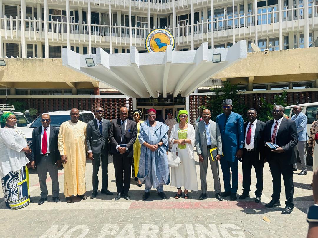 🌍🤝 La CBLT et la BAD ont signé un accord crucial pour restaurer les fonctions écologiques et économiques du Bassin du Lac Tchad. Ce partenariat de 7,8 millions d'UC vise à renforcer la résilience des communautés locales et à promouvoir une gestion durable des ressources en eau.