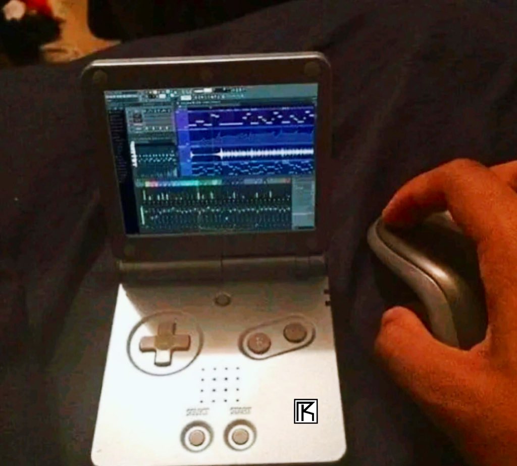 ZyoKev0's tweet photo. 💻🎧 POV cuando pasas de Ableton Live to Fruity Loops Studio 😛😆 #audio_production #comedy #DIY #MúsicaUrbana #Ableton #Flstudio https://t.co/LcU0ezdlHe