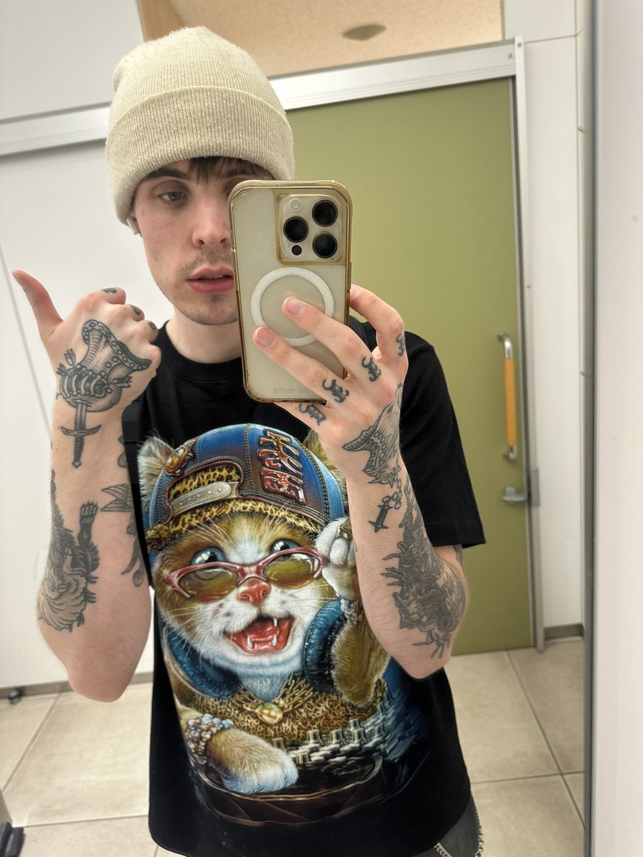 thayerperiod's tweet photo. gay as fuck https://t.co/Cc26BCZr1P