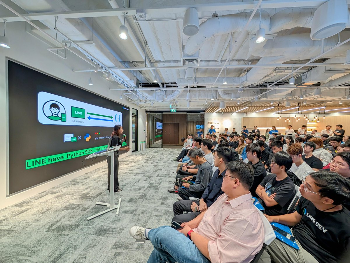 Jirawatee's tweet photo. New year, New space, New friends, New APIs, and New opportunities at 𝐋𝐈𝐍𝐄 𝐃𝐄𝐕𝐄𝐋𝐎𝐏𝐄𝐑 𝐌𝐄𝐄𝐓𝐔𝐏 𝟔! #LINEDEVTH https://t.co/ecyjUKY4Pf