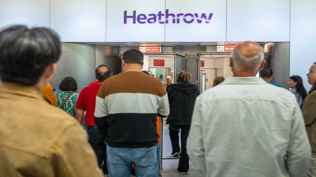 CNBCTV18News's tweet photo. 🚨 #London's #HeathrowAirport shut down until midnight after a major power outage caused by a fire at a nearby electrical substation
Impact on @airindia flights
🚨Air India Delhi-London flight #AI161 diverted to Frankfurt
🚨Air India Mumbai -London flight #AI129 returning to Mumbai
🚨 All other #AirIndia flights to and from #Heathrow for the day likely to be cancelled
@madeehamedia