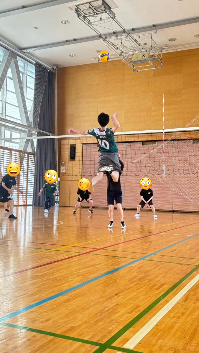 rough__volley's tweet photo. 仙台の大学へ進学する皆さん合格おめでとうございます！
バレーボールサークルRoughでは、仙台に住まう学生が集い、バレーボールをしています！
初心者・経験者・大学関係なく楽しんでいるので、興味のある方はぜひ活動に来てください！DMも待ってます！
#春から東北大
#春から宮教
#春から宮学 https://t.co/MKH6utEBss