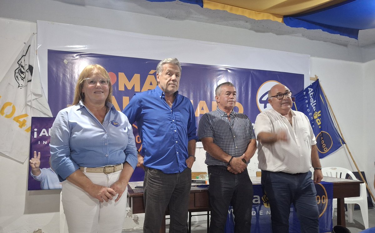 Espectacular y amena Reunión de la 44000 en nuestro Comité, donde nos visitaron el Candidato a Intendente Miguel Abella, el Candidato a Alcalde de San Carlos Carlos Pereira, el Candidato a Alcalde de Maldonado Damian Tort, y por la Coalición Republicana Fernando Alvez !