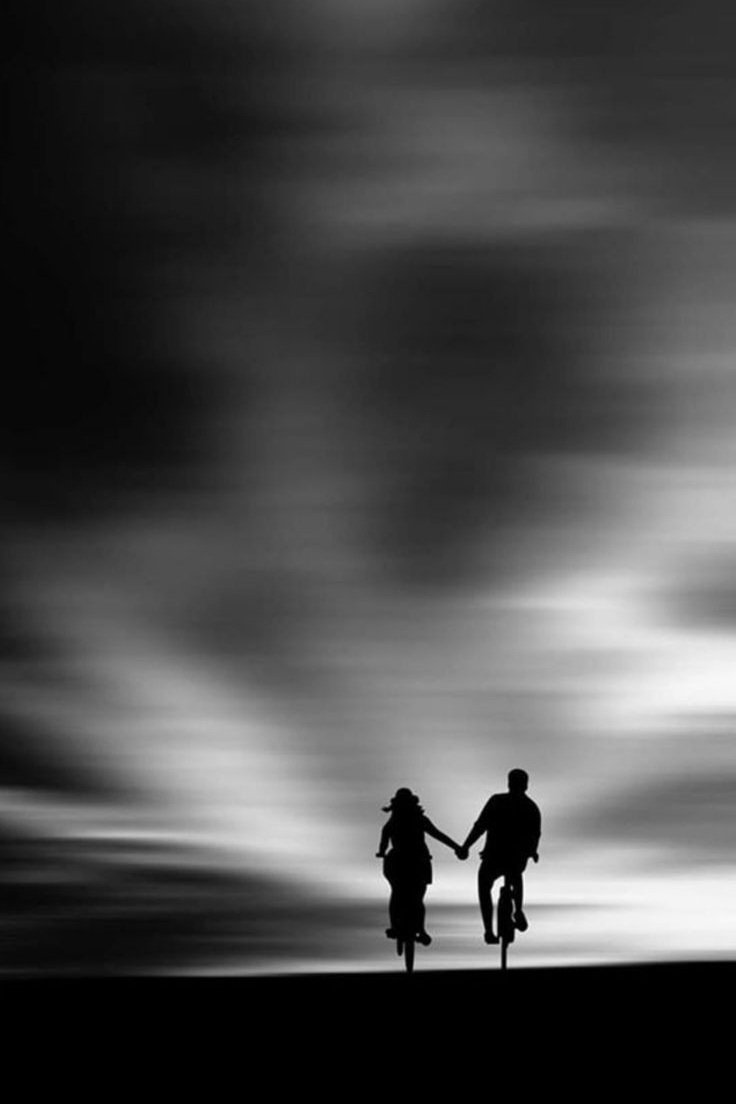 Non so di preciso cosa sia la magia, ma so che inizia sempre quando non te ne vuoi più andare. Dai luoghi, dai pensieri, dalle  persone.

Cesare Pavese 🖋

#IlCodiceDellAnima
#SalaLettura
<a href="/SalaLettura/">©️ Il Caffè Letterario</a>