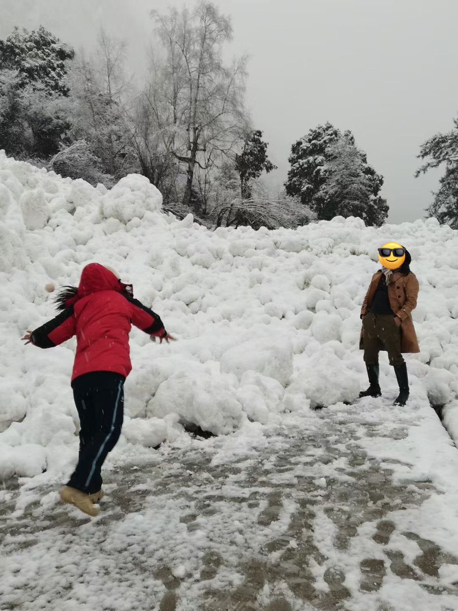 jin_gller's tweet photo. 在雪地里撒個野～回到從前。蠻好🥳 https://t.co/IdVGdXX2ZD