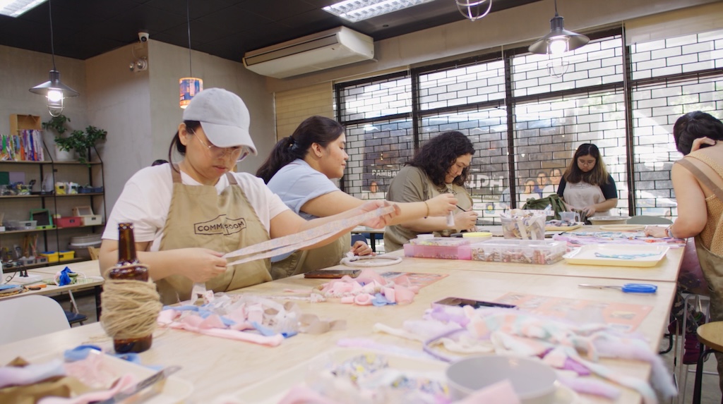 bobreyes's tweet image. LALAMOVE EMPOWERS WOMEN ENTREPRENEURS THROUGH RELIABLE DELIVERY SERVICES

DETAILS via bobreyes.com/lalamove-empow…

#Lalamove #LalamovePH #SheDelivers #LogisticsPH #WomensMonth #BobReyesDotCom #TheFilipinoTechExplainer