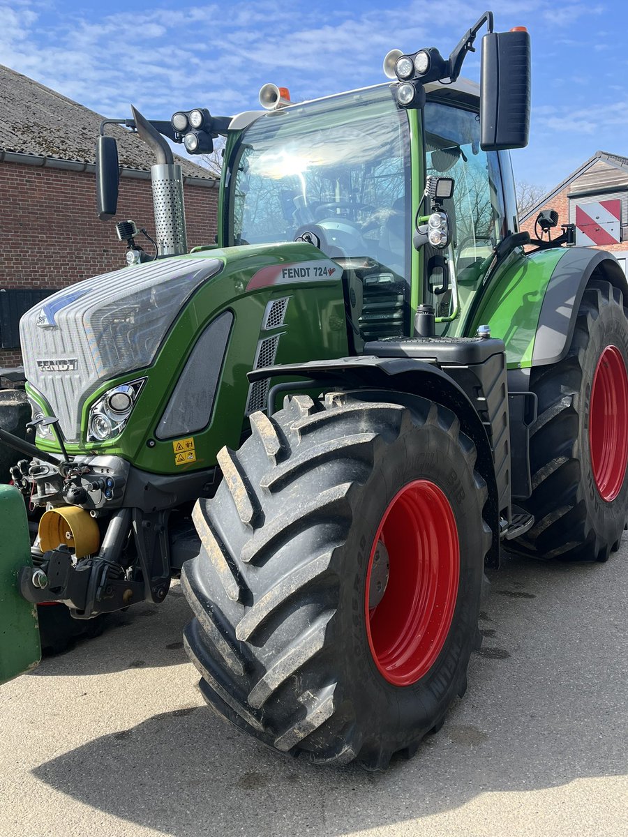 Trekker erbij flexibeler met werk en banden uitwisselbaar met andere 724 en 820