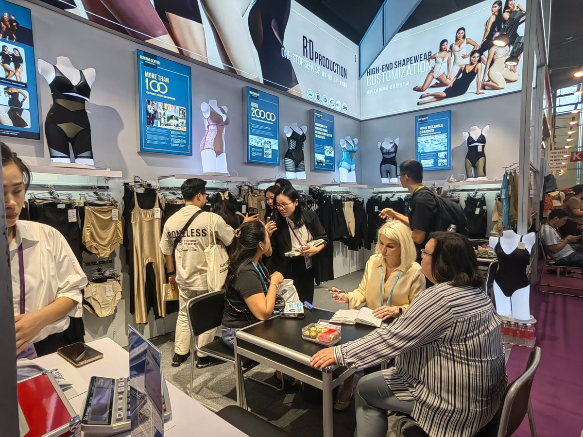 centurybeauty7's tweet image. ✨ Canton Fair 2024 was a success! We showcased our latest intimates &amp;amp; loungewear, met amazing partners &amp;amp; gained great insights. Let’s keep in touch!

🌐 centurybeauty.com
📩 info@shijimei.com
#cantonfair2024 #fashionstyle #intimatestyle #loungewear #centurybeautydress