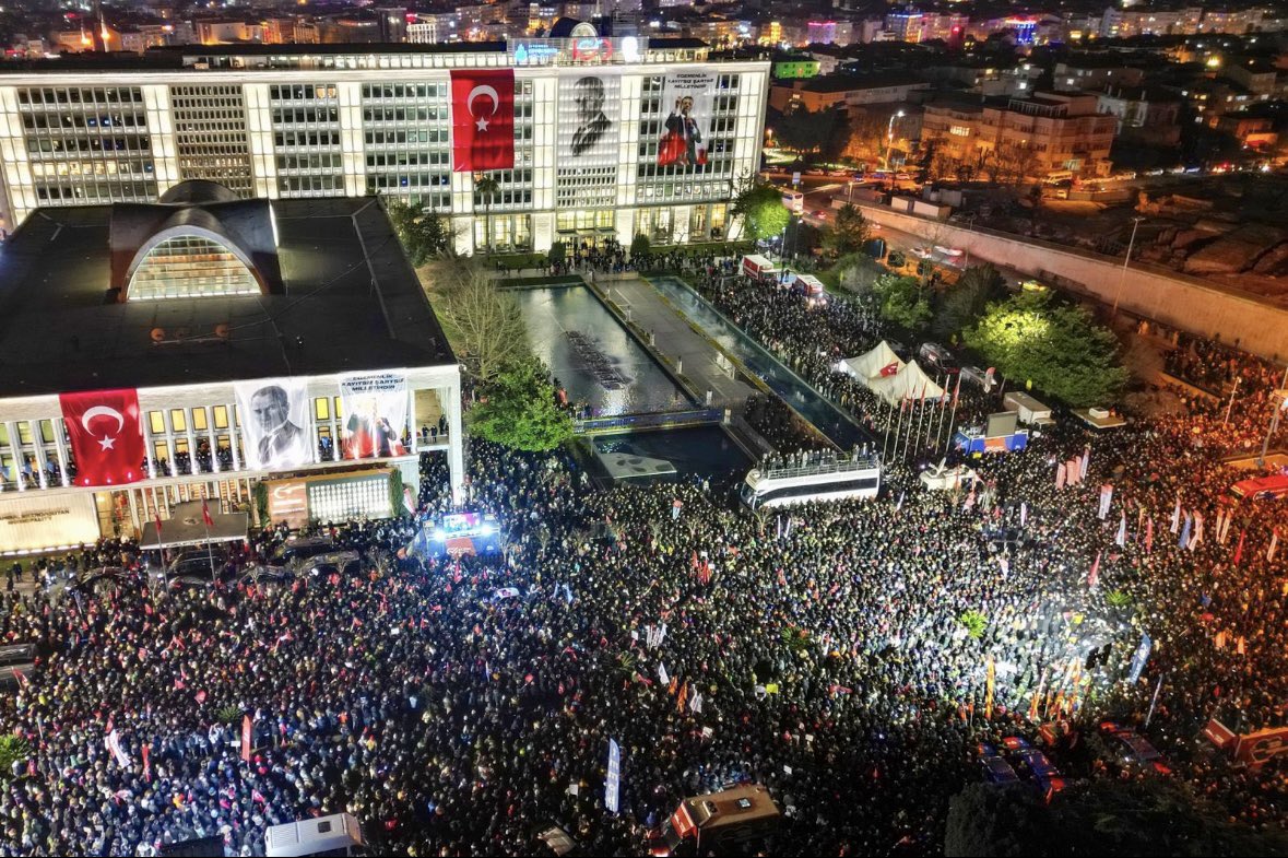 ÜnaL Işık (@unalisikk) on Twitter photo CHP zihniyeti. İnşaları sokağa davet etmeye devam ediyor. Bizler sokağa çıkarsak hepiniz kaçarsınız. Sizler kendinizi yönetemiyorsunuz. Devleti nasıl yöneteceksiniz. Peki ya bir kişi ölürse bunun mesuliyeti kimdir. <a href="/eczozgurozel/">Özgür Özel</a> <a href="/mansuryavas06/">Mansur Yavaş</a> <a href="/ekrem_imamoglu/">Ekrem İmamoğlu</a> CHP zihniyeti. İnşaları sokağa davet etmeye devam ediyor. Bizler sokağa çıkarsak hepiniz kaçarsınız. Sizler kendinizi yönetemiyorsunuz. Devleti nasıl yöneteceksiniz. Peki ya bir kişi ölürse bunun mesuliyeti kimdir. <a href="/eczozgurozel/">Özgür Özel</a> <a href="/mansuryavas06/">Mansur Yavaş</a> <a href="/ekrem_imamoglu/">Ekrem İmamoğlu</a>