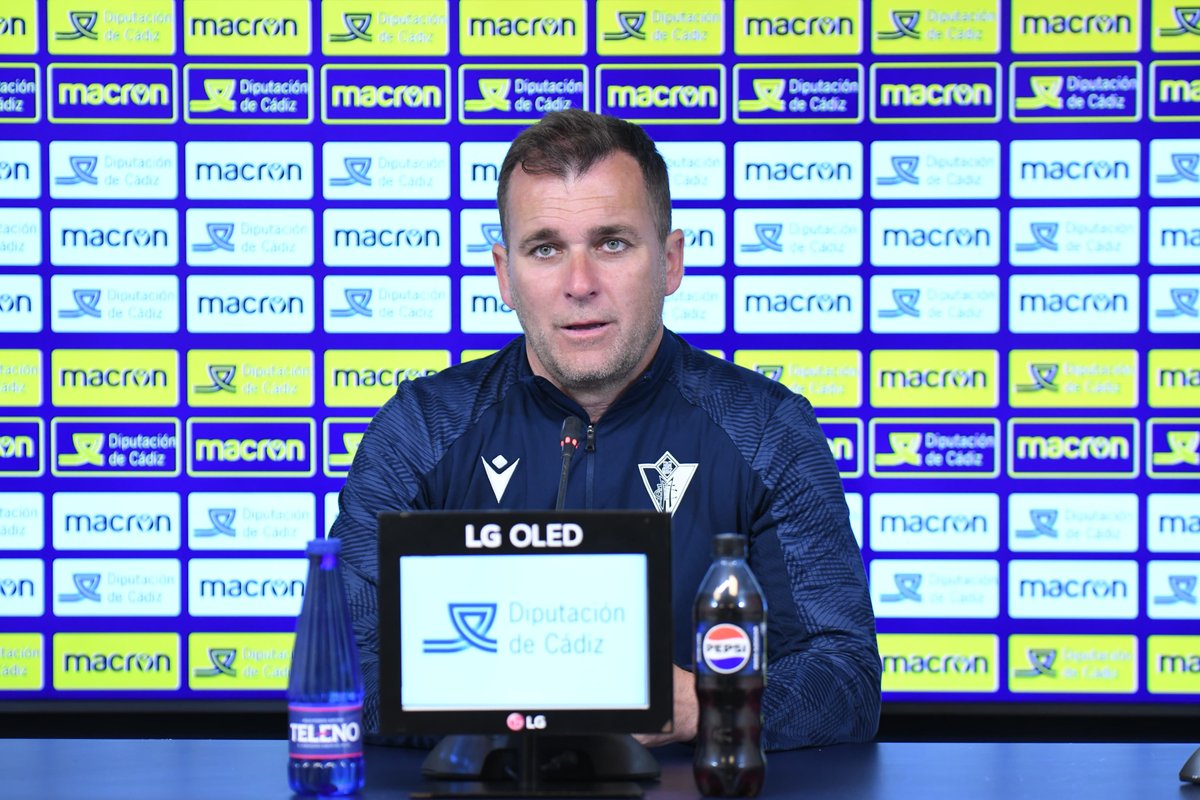 Cádiz CF Mirandilla - Cantera Cádiz CF (@cadiz_cfcantera) on Twitter photo 🗣️ <a href="/FCorderoRubio/">Fco J.Cordero Rubio</a>: “Es el partido más importante de la temporada”
✍️ cadizcf.com/noticias/franc…
📺 Accede a las declaraciones del míster al completo aquí: tv.cadizcf.com/media/t/1_nsah… 🗣️ <a href="/FCorderoRubio/">Fco J.Cordero Rubio</a>: “Es el partido más importante de la temporada”
✍️ cadizcf.com/noticias/franc…
📺 Accede a las declaraciones del míster al completo aquí: tv.cadizcf.com/media/t/1_nsah…
