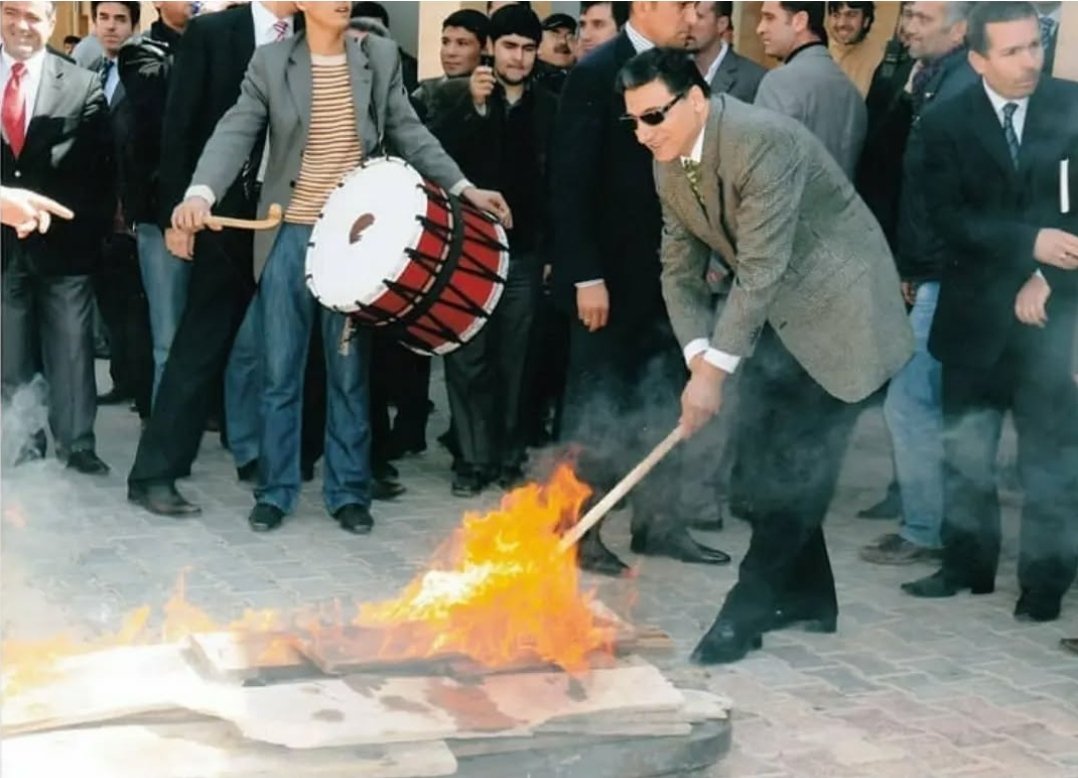 "Körükle ateş yakalı,
Demirden dağı yıkalı,
Ergenekon'dan çıkalı,
#Nevruz Türk'ün bayramıdır."
🇹🇷🇦🇿🇰🇿🇰🇬🇹🇲🇺🇿
Ergenekon'dan çıkışın sembolü, Adriyatik'ten Çin Seddi'ne kadar bütün Türk dünyasının ortak bayramı ve baharın müjdecisi olan #21Mart #NevruzBayramı kutlu olsun.