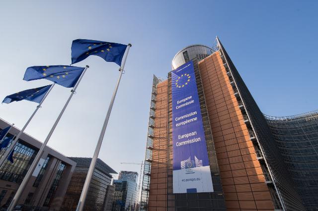 Abierto el plazo para solicitar ayudas que faciliten a las #pymes participar en proyectos de innovación europeos.

La convocatoria del #ChequeEuropa ofrece ayudas de hasta 12.000 euros y permanecerá abierta hasta finales de año.

Noticia: carm.es/web/pagina?IDC…