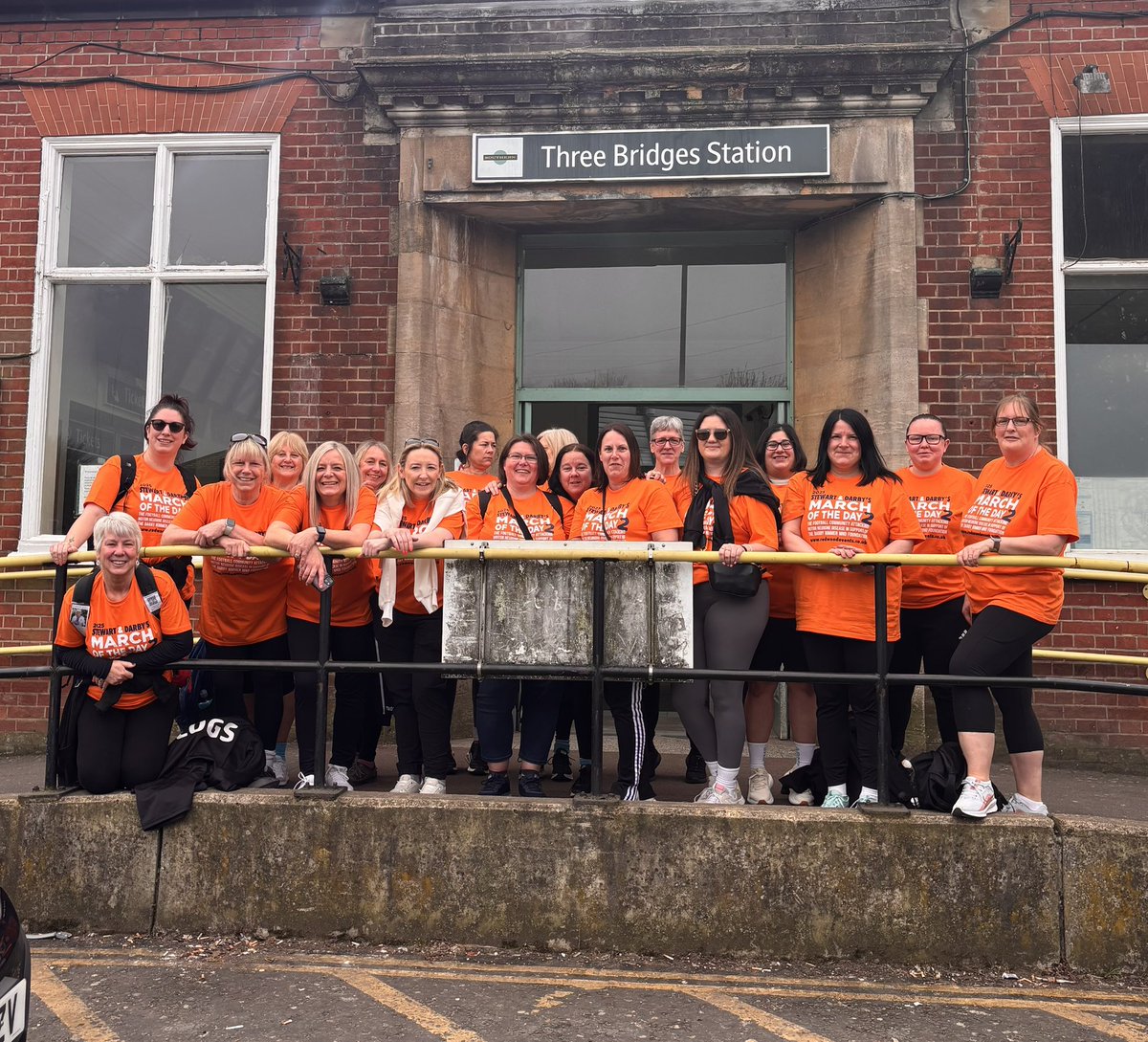 On our way to Arsenal for our bit of the walk for March of the Day II for the <a href="/DarbyRimmerMND/">Darby Rimmer MND Foundation</a>.  Please carry on donating as we’re soooo close to £6K!!! 🙏🏼 That’s amazing! ❤️ 

justgiving.com/page/crawleyol…