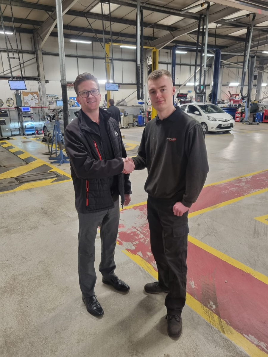 Congratulations to Adam from our Ilkeston workshop, who has become an MOT Tester and completed his Pro Tech training! 🤩

#thefuture #toyota #training #mot #fridaymotivation