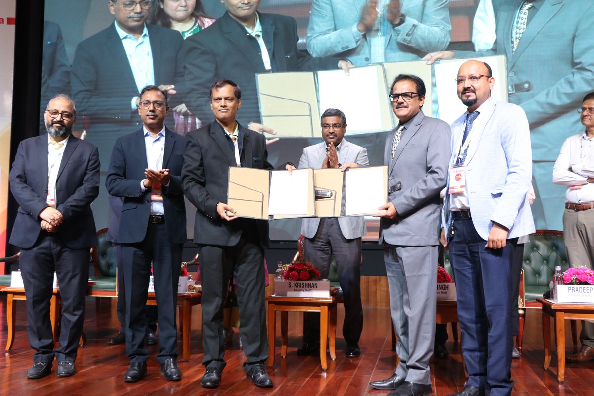 stpiindia's tweet image. STPINEXT Initiatives and Netlink Software Private Limited, Bhopal 🤝 exchanged a Memorandum of Understanding (MoU) at the prestigious STPI SANGAM event. 🚀✨

🔥 This trailblazing partnership aims to foster innovation, accelerate technological advancements, and drive…
