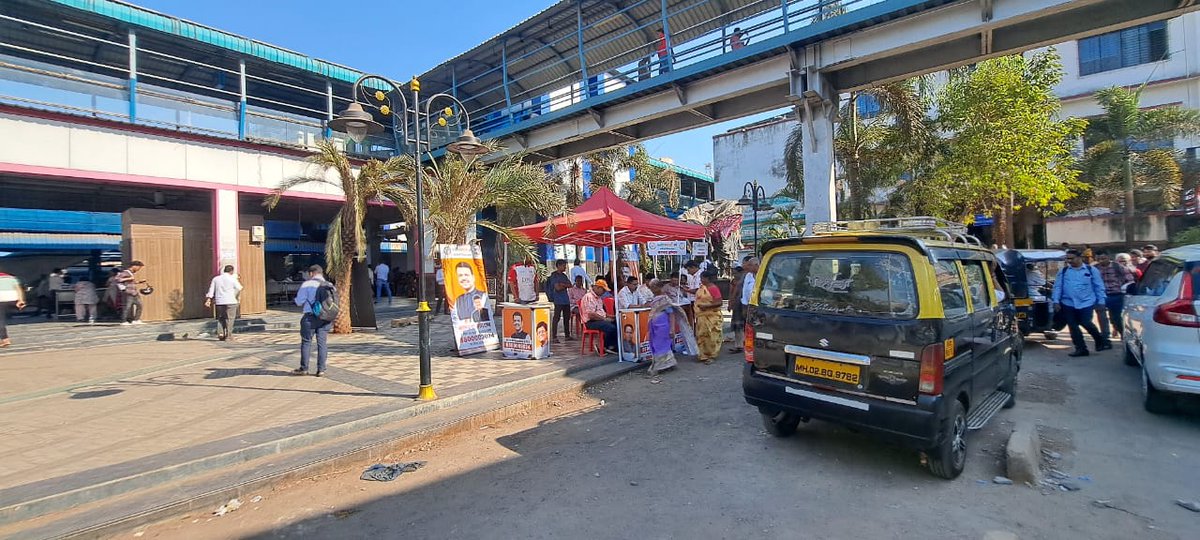Khanmidday's tweet image. Have #railway stations and their #premises now been permitted for events campaigning or programs by #political parties? I noticed that the #BJP is using Borivali station premises for its #membership #campaign
@WesternRly
@RailMinIndia
@drmbct 
@NCPspeaks @ShivSenaUBT_ @INCMumbai