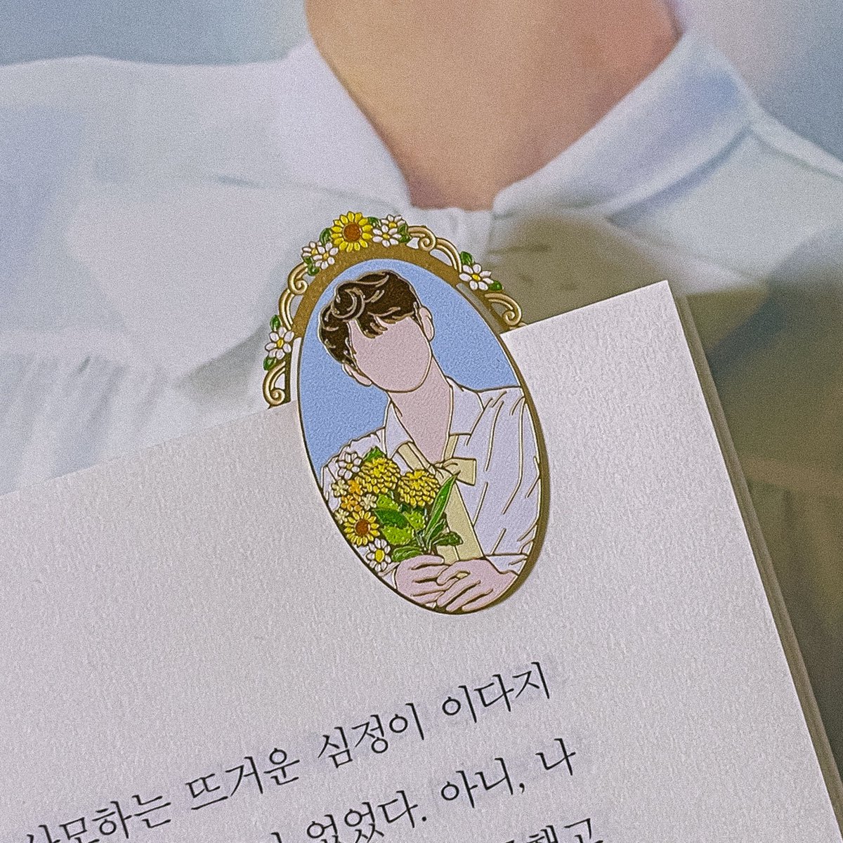 슈슈💡🌹 (@yyschou) on Twitter photo 드디어 왔다!! 비해피님 양베르 책갈피💛
해바라기색 노란 봉투안에 예쁨... 아니 우아함을 가득 담아 보내주심🌻책갈피 뿐만아니라 뒷대지도 스티커도 넘나 고퀄에 취향저격입니다 너어무 예뻐요 아까워서 어뜨케쓰죠🥹💛 <a href="/14_behappy/">behappy_14</a> 드디어 왔다!! 비해피님 양베르 책갈피💛
해바라기색 노란 봉투안에 예쁨... 아니 우아함을 가득 담아 보내주심🌻책갈피 뿐만아니라 뒷대지도 스티커도 넘나 고퀄에 취향저격입니다 너어무 예뻐요 아까워서 어뜨케쓰죠🥹💛 <a href="/14_behappy/">behappy_14</a>