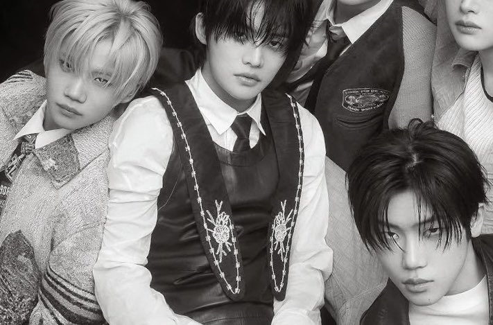 catjjuunz's tweet photo. #newtz of the day (dazed magazine ver) https://t.co/LiPz2p4fJ2