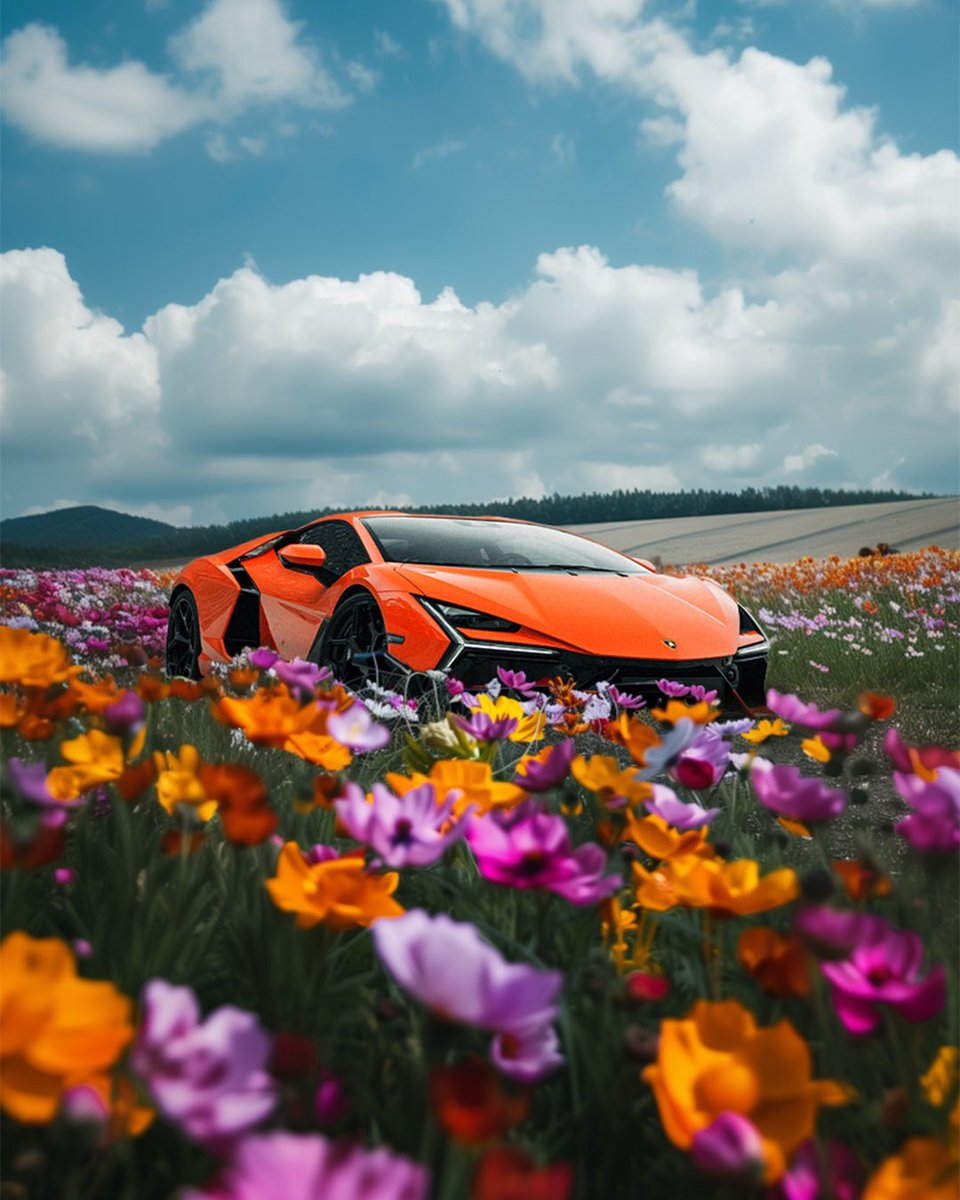 Orange looks even better with flowers. Welcome back spring! We are ready to warm up with Revuelto. In bright orange, obviously.