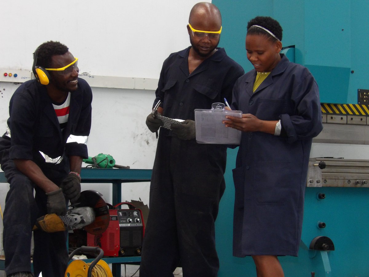 RuggedEquipKe's tweet image. Explore our services: ruggedequipment.net/service/screen… #QualityAssurance #RuggedEquipment #ScreenSolutions #AfricanMarket #GlobalStandards #Durability