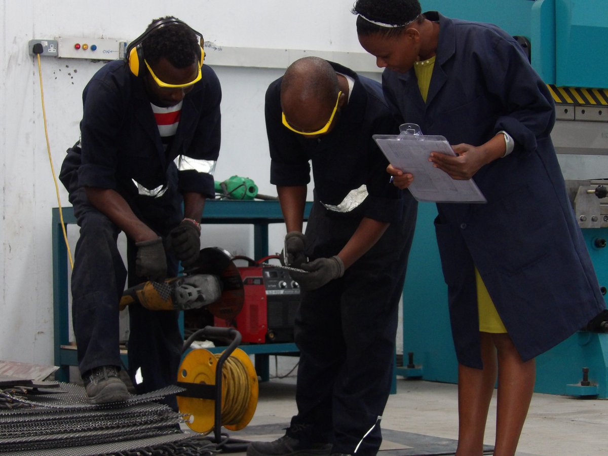 RuggedEquipKe's tweet image. Explore our services: ruggedequipment.net/service/screen… #QualityAssurance #RuggedEquipment #ScreenSolutions #AfricanMarket #GlobalStandards #Durability