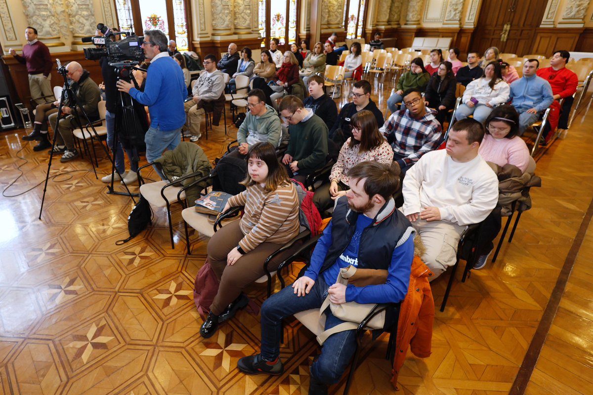 Durante el acto han leído un manifiesto Alejandro Hermida y Virginia Olmos, dos chicos con Síndrome de Down, que han destacado la importancia de la inclusión social de las personas con esta alteración genética, al tiempo que han hecho un llamamiento a la sociedad.