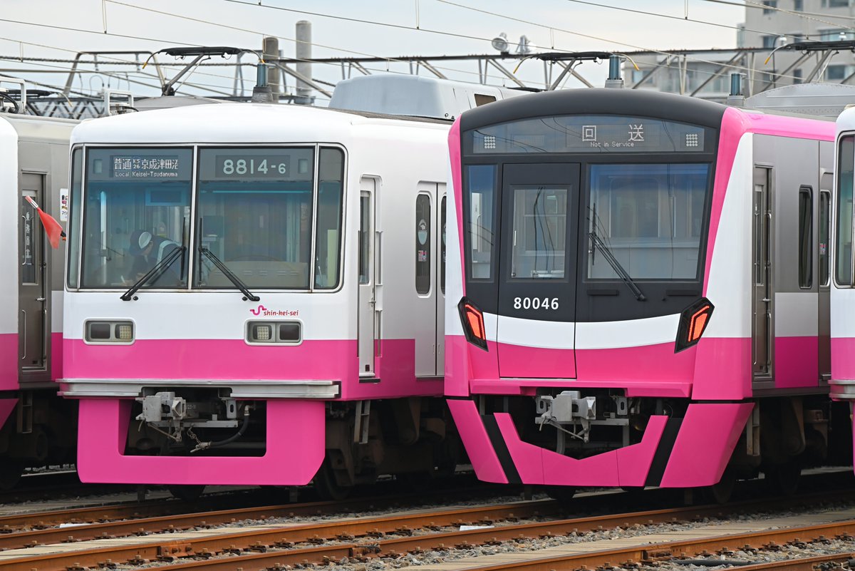 新京成（現京成松戸線）8900形車内形式板「8924」鉄道部品 新京成の色味がまだまだ残る京成松戸線！ それにしても8900形が「普通