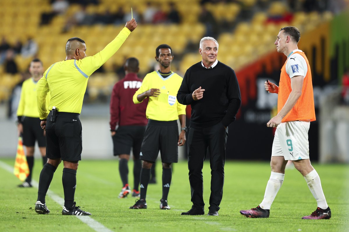 Chris Wood was booked for going into the crowd to sign autographs for fans during New Zealand's 7-0 win over Fiji 😅

He'd already scored a hat-trick of headers before being subbed off.