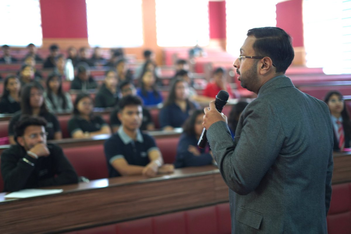 gehudehradun's tweet image. The School of Management hosted an insightful session on #MutualFunds &amp;amp; the #WorldEconomy with Mr. Shapath Gupta &amp;amp; our alumnus Mr. Yash Gupta from HDFC AMC Ltd. Their expertise = Our Growth!

#GraphicEraHillUniversity #MutualFunds #HDFCAMC #ExpertTalk #MBAAlumni