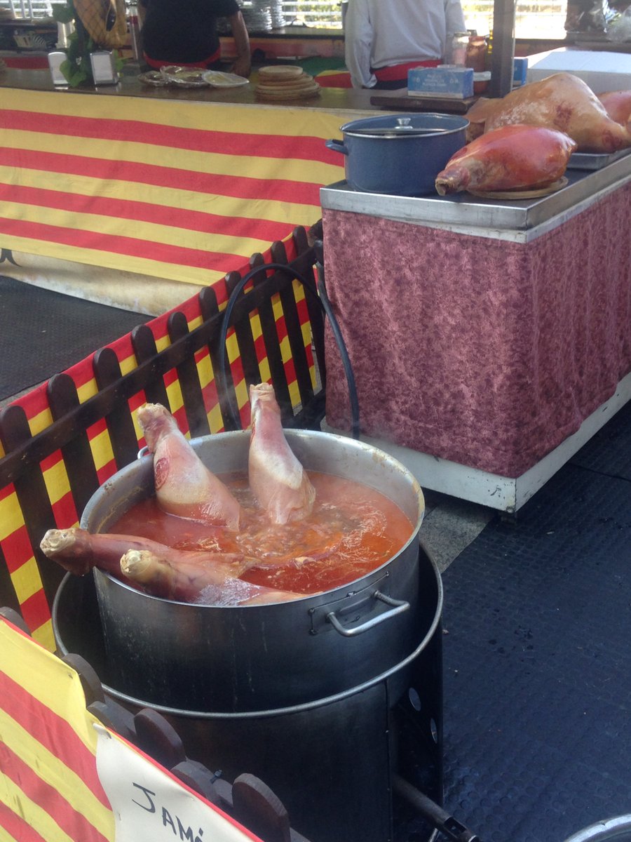 HorecaRestauran's tweet photo. #Hostelero! 🤮Recuerdas el #lacon y el #pulpo del #mercadomedieval?
Pues AHORA VUELVE #MarisGalicia un evento SUBVENCIONADO POR @Xunta que consiste en montar un restaurante para 1500 personas en una Carpa d @puertovenecia durante 3 semanas
NO es promoción ES #COMPETENCIADESLEAL https://t.co/k8fNbxp3To
