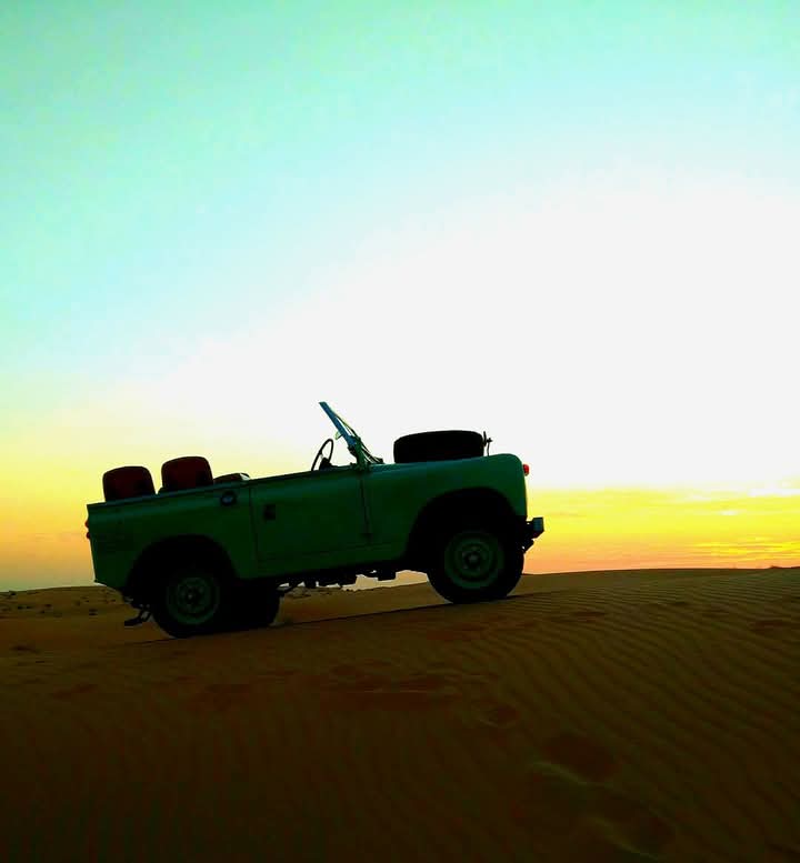 SamWatson__'s tweet photo. March 2018. In the dunes south of Dubai at dusk https://t.co/mW7iwSrjCv