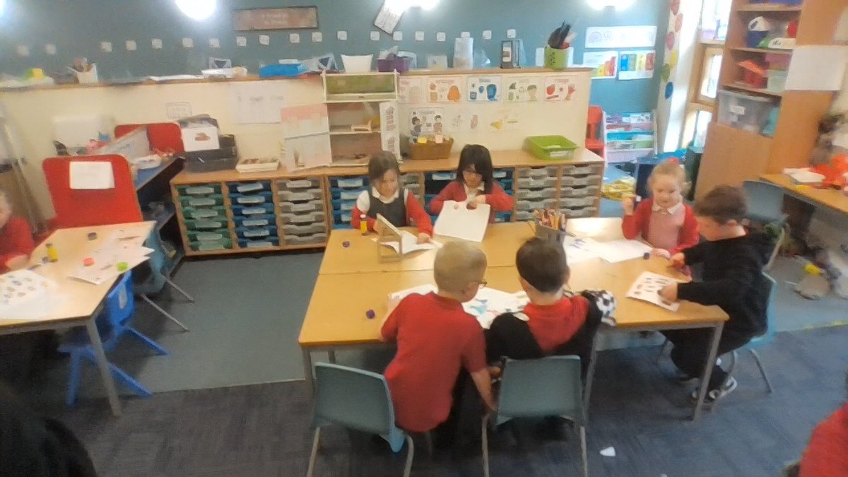 P1b: We learned about different food groups and then with a partner we designed a healthy packed lunch #ProudtobePinkie