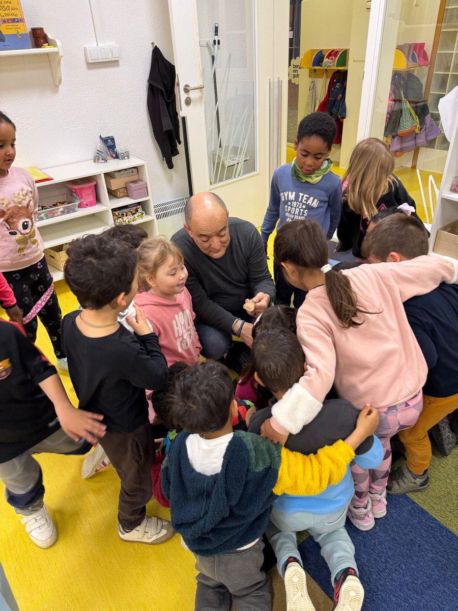 Avui m’han ensenyat a fer abraçades des del ❤️ 🤗
El millor ofici del món⁉️