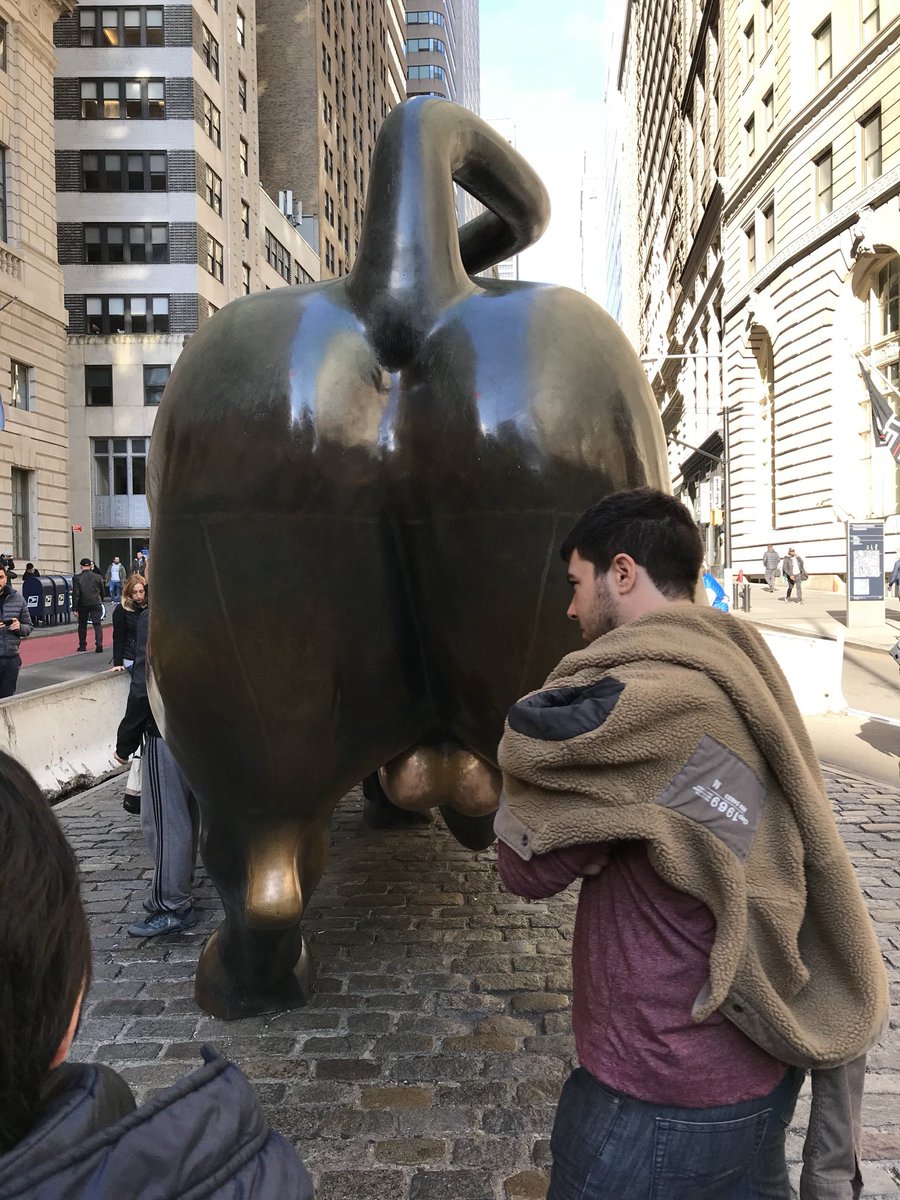 ⁦<a href="/BBCRadio2/">BBC Radio 2</a>⁩ what about the bulls balls on Wall Street