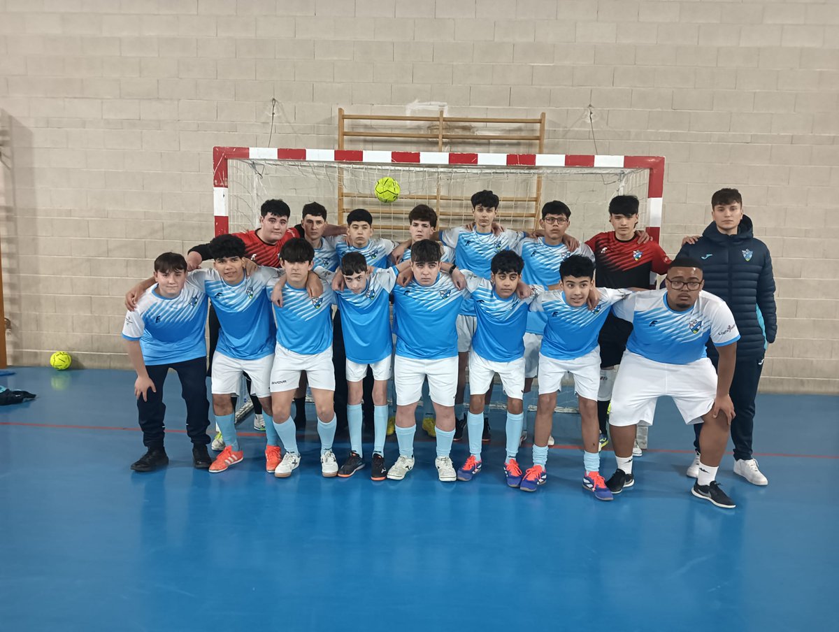 fedriojafutbol's tweet photo. 📸 La Sub-14 @fedriojafutbol de #Futsal disputó este miércoles un amistoso 🤝⚽️ frente al @CDValleDelEbro cadete de cara a la preparación de los 🏆🇪🇸 de la categoría.

La Sub-19 @fedriojafutbol también realizó sesión de trabajo.

#SeleccionesFRF
#CrecemosJuntos https://t.co/YjI9gkMO3S
