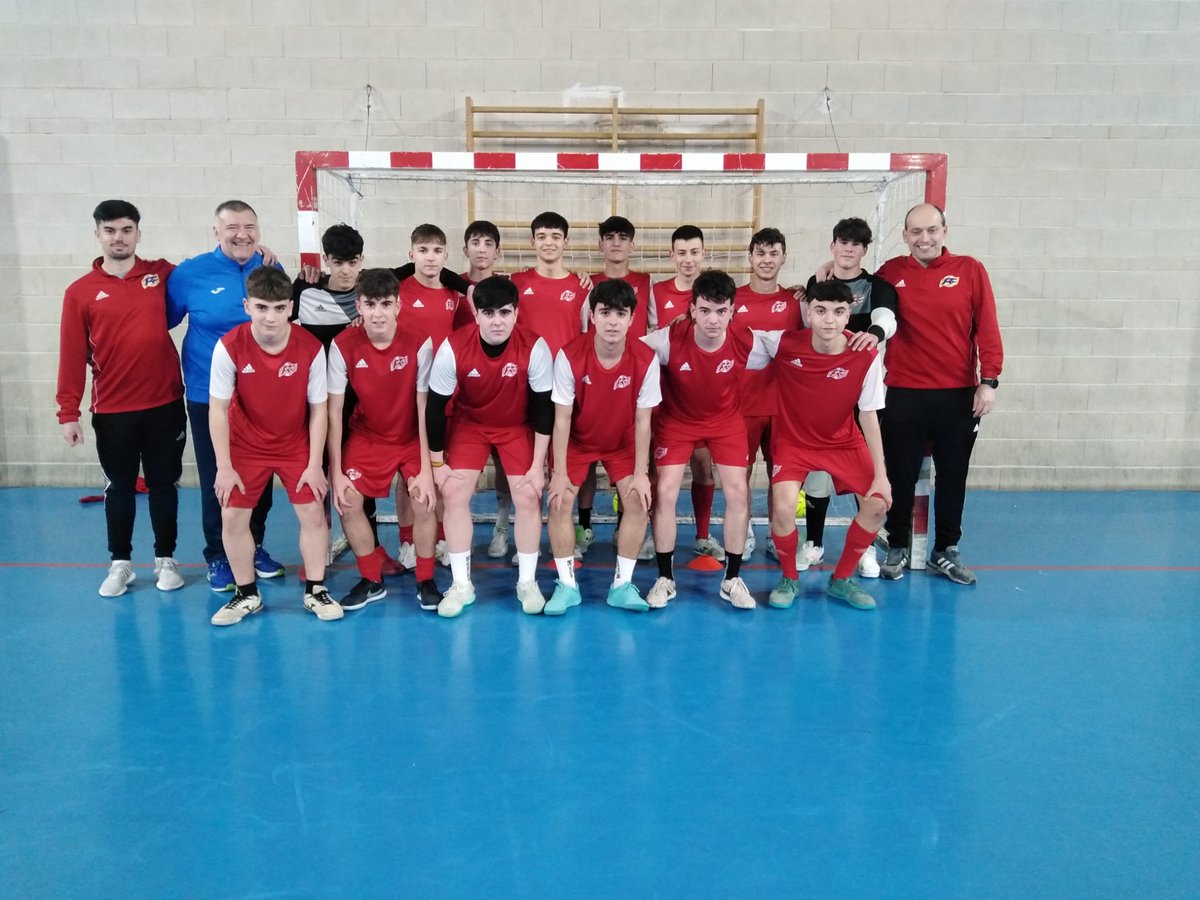 fedriojafutbol's tweet photo. 📸 La Sub-14 @fedriojafutbol de #Futsal disputó este miércoles un amistoso 🤝⚽️ frente al @CDValleDelEbro cadete de cara a la preparación de los 🏆🇪🇸 de la categoría.

La Sub-19 @fedriojafutbol también realizó sesión de trabajo.

#SeleccionesFRF
#CrecemosJuntos https://t.co/YjI9gkMO3S