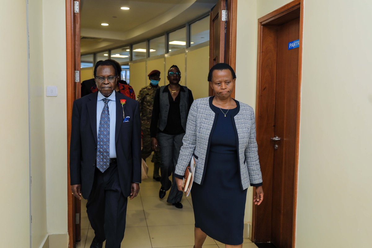 Exciting milestone!
URSB hosted a delegation of Permanent Secretaries at the Uganda Business Facilitation Centre. The high-level delegation was led by Ms. Lucy Nakyobe, the Head of Public Service and Secretary to the Cabinet to explore how efficient #publicservice  can be a key