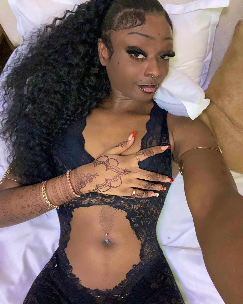 Video of popular Ghanaian crossdresser, Headucator having s.3.x with a man leaked on social media