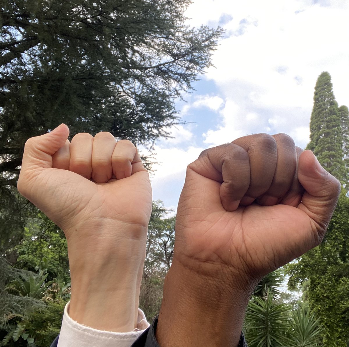 Usuku oluhle lwamalungelo abantu.

Happy #HumanRightsDay South Africa!
✊🏽✊✊🏾🌈🇿🇦