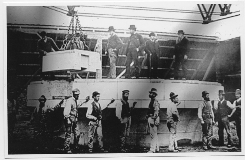 morrablibrary's tweet photo. This month we’re sharing photos from our #photoarchive of lighthouses. Here's an image, circa 1900, of a group of workmen at work pre-assembling the top of the Eddystone Lighthouse.
#lighthouses #lighthousekeeper #archive #photofriday #exploreyourarchive https://t.co/oA1tj2kaYy