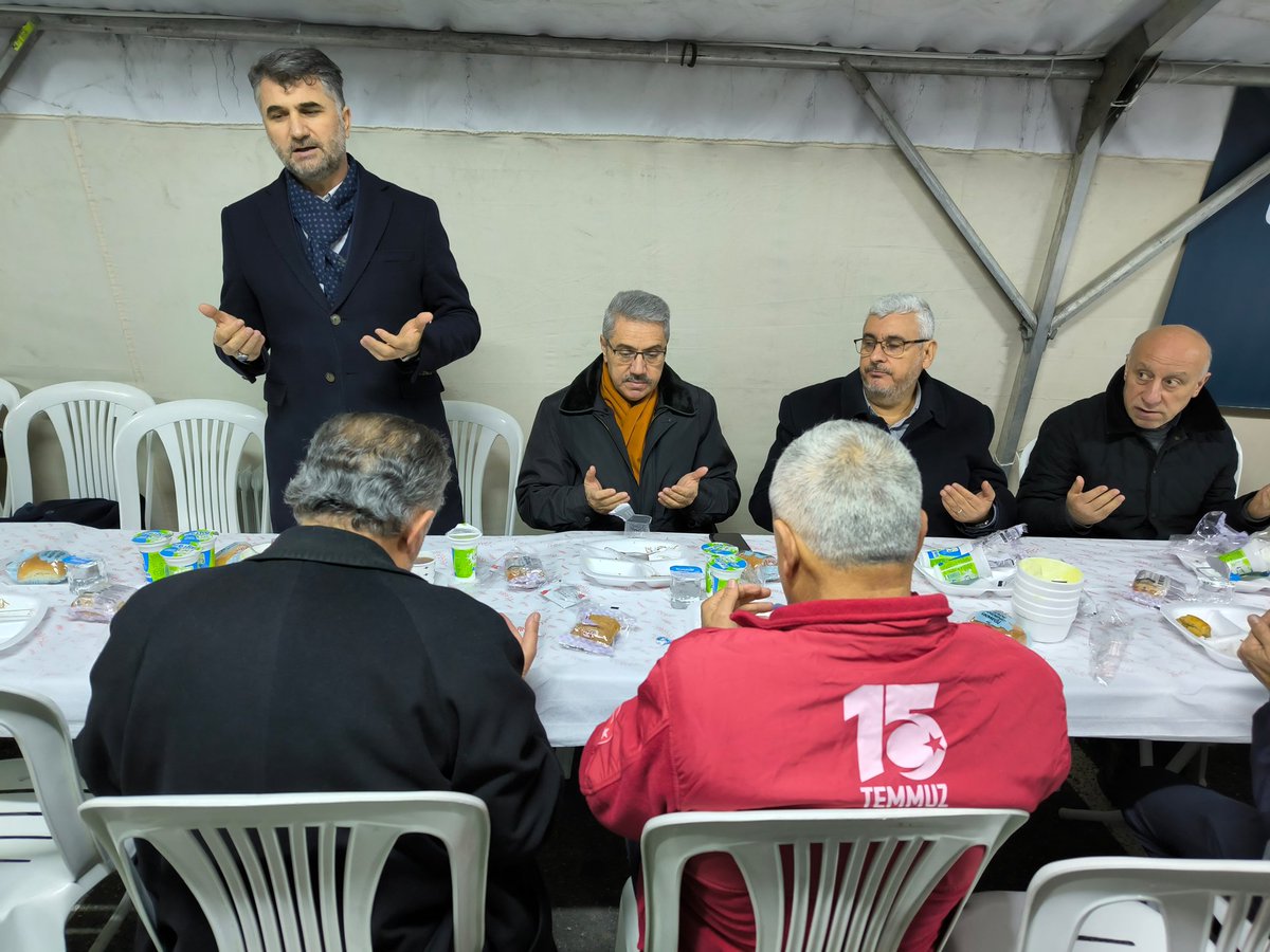 UskudarKaymakam's tweet photo. Kaymakamımız Sn. Adem Yazıcı, 15 Temmuz Derneği tarafından tertip edilen iftar çadırında , Dernek Yönetim Kurulu Başkanı Sn. İsmail Hakkı Turunç ve İlçe Müftümüz Sn. İbrahim Yavuz ile birlikte vatandaşlarımızın Ramazan sevincine ortak oldu. https://t.co/cXXdbsSgwz