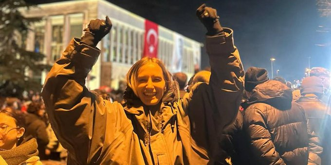 Didem Soydan:

"Sanatçıymış konuşamazmış, konuşacak!"