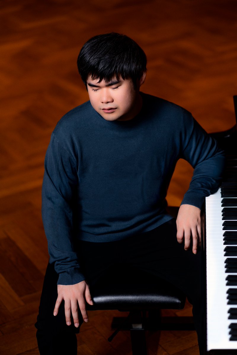 辻󠄀井伸行の最新アルバムがついに、ワールド・リリースされました！日本では昨年、大幅に先行発売され、好評を博している本アルバム。《ハンマークラヴィーア》と《遥かなる恋人に》を収録した渾身の1枚です💿辻󠄀井が、「演奏すればするほどその深さを感じるようになった」という、ピアノ・ソナタの