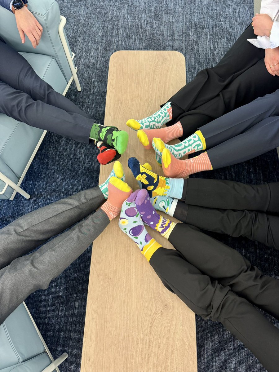 Osmijeh više za kromosom više! 🧬 

Obucite različite čarape 🧦 i pošaljite poruku podrške, prihvaćanja i zajedništva na #SvjetskiDanOsobaSDownSindromom 💛