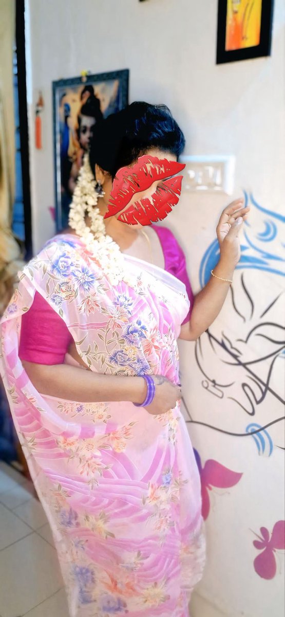 gayathri2019's tweet photo. Happy Friday ❤️💝💕💋💋 https://t.co/UbTt7E72Xn