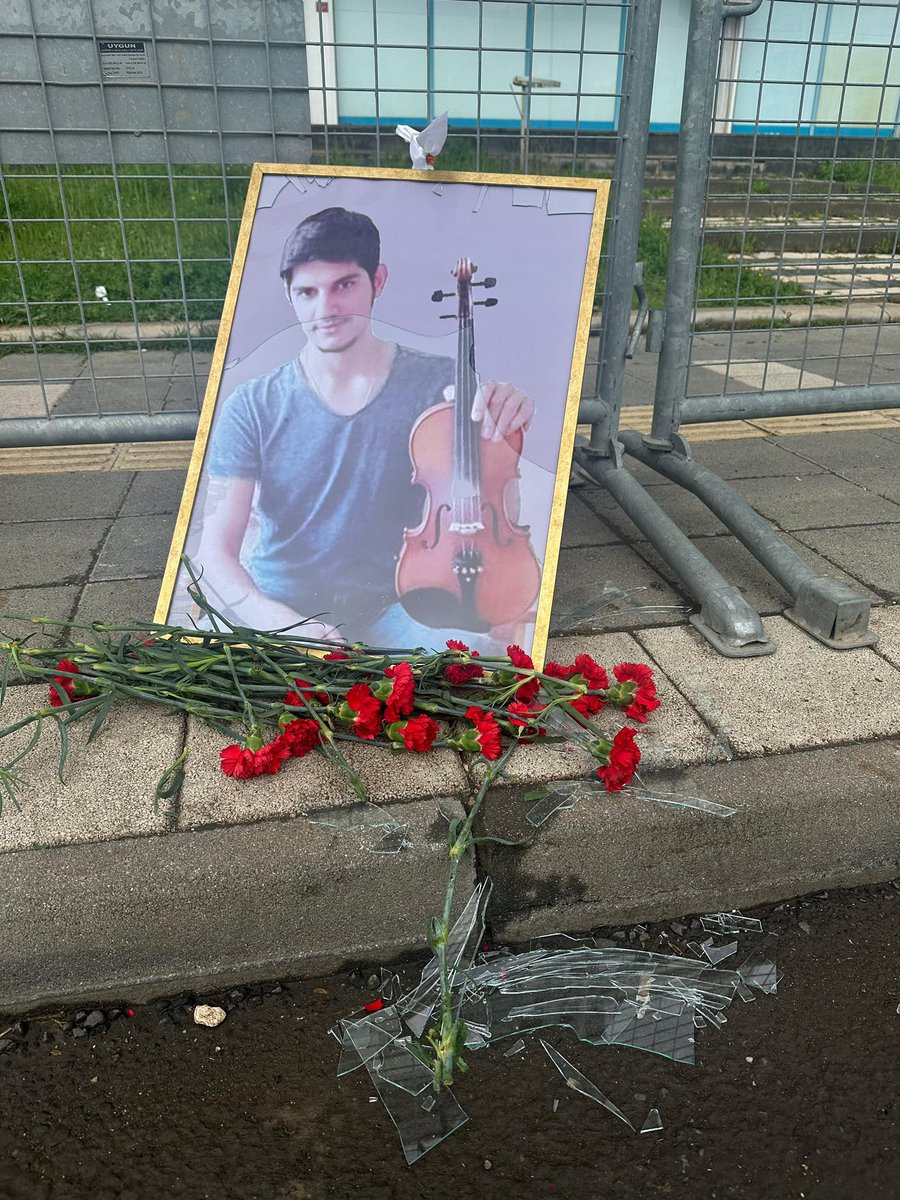 elfesya_nas's tweet photo. #KemalKurkut unutmadık, unutmayacağız…!

“Sen baharın daha açmamış çiçeğisin Kemal…” 🥀 https://t.co/vApgSsmpcX