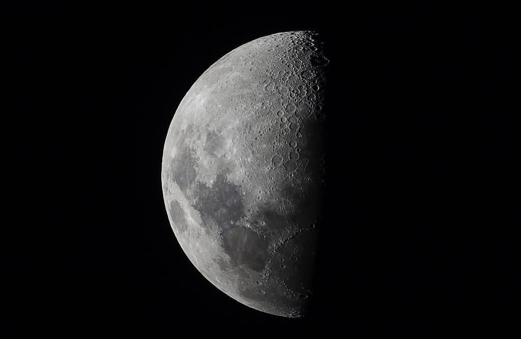 wulei2020's tweet photo. 4.25 billion years ago!This is when the South Pole-Aitken Basin(#SPABasin), the oldest and largest impact crater on the moon was formed, according to the latest study by Chinese scientists on lunar soil samples brought back by Chang'e-6 probe. #CE6 #lunarsamples https://t.co/f6zn860wdh